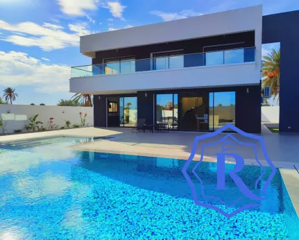Villa MANHATTAN : unique demeure avec piscine et grand jardin a vendre à Djerba Tunisie image-1