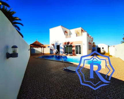 Villa 08 pièces avec piscine, garage et terrain titre bleu image-21