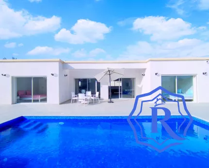 Villa moderne et lumineuse avec piscine sur un grand terrain image-15