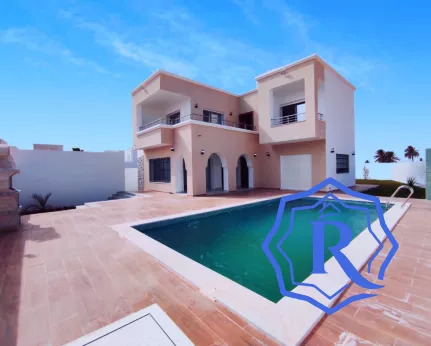 Villa 621 avec piscine à vendre titre bleu vue mer image-1