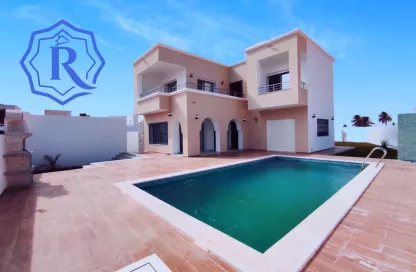 Villa 621 avec piscine à vendre titre bleu vue mer