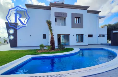 Villa FLORIDA F8 de luxe avec piscine et grand terrain