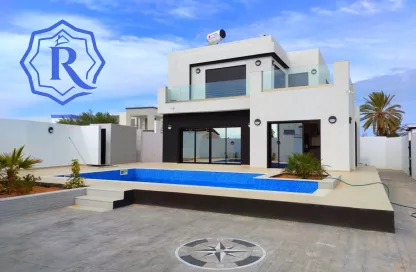 Maison ultra moderne avec piscine à vendre a Djerba