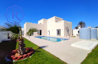 Jolie villa avec piscine vue mer titre bleu à vendre meublée