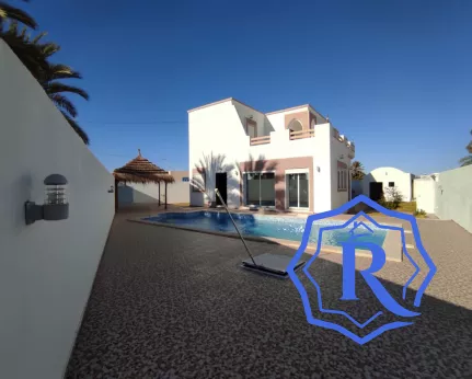 Villa 08 pièces avec piscine, garage et terrain titre bleu image-22