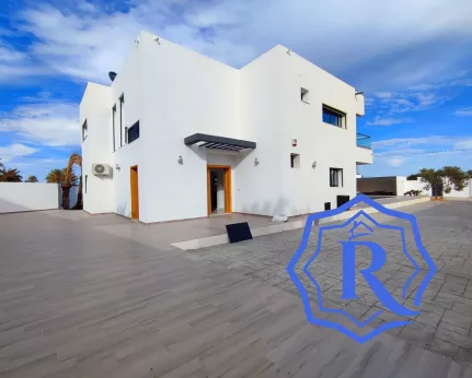 Villa MANHATTAN : unique demeure avec piscine et grand jardin a vendre à Djerba Tunisie image-33