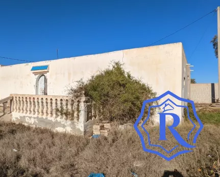 Houch typique titré à rénover avec terrain dans un quartier calme à vendre a Djerba image-8