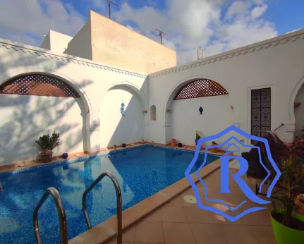 Jolie maison d'architecture plain pieds avec piscine et garage à Houmt souk image-15