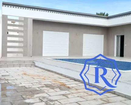 Villa moderne avec piscine à vendre en zone urbaine image-3