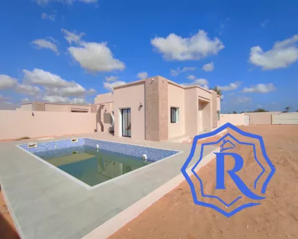 Maison plain pieds 05 pièces avec piscine titre bleu image-2