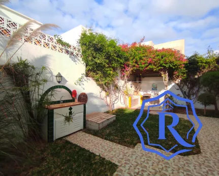 Jolie maison d'architecture plain pieds avec piscine et garage à Houmt souk image-20