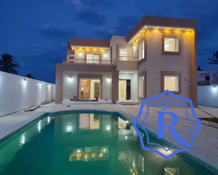 Villa Hi Me demeure avec piscine et garage à l'architecture moderne image-5