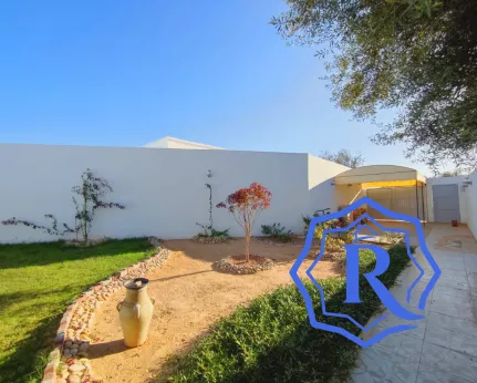 Villa QUINTO:propriété indépendante avec jardin vendu semi meublé image-3