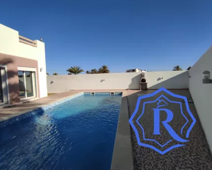 Villa 08 pièces avec piscine, garage et terrain titre bleu image-3