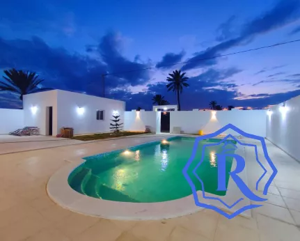 Villa Hi Me demeure avec piscine et garage à l'architecture moderne image-4