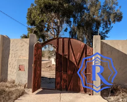 Houch typique titré à rénover avec terrain dans un quartier calme à vendre a Djerba image-5