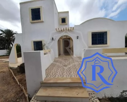 Belle maison dans un Jolie cadre de compagne titre bleu à vendre image-2