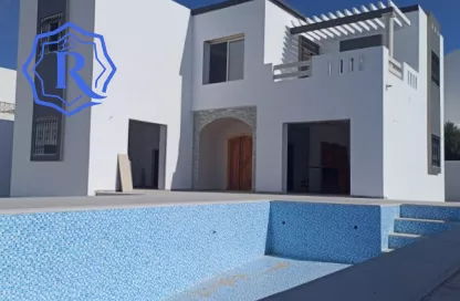 Villa adorable 06 pièces avec piscine très bien exposé