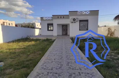 Maison meublée 06 pièces avec terrain titre bleu a vendre a Djerba Midoun