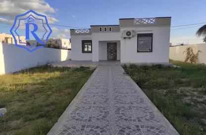 Maison meublée 06 pièces avec terrain titre bleu a vendre a Djerba Midoun