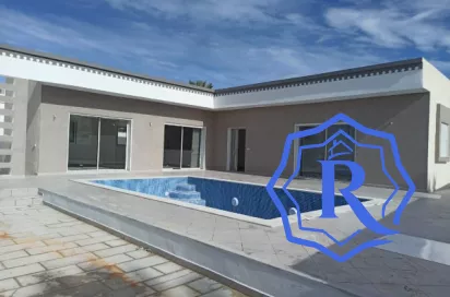 Villa moderne avec piscine à vendre en zone urbaine