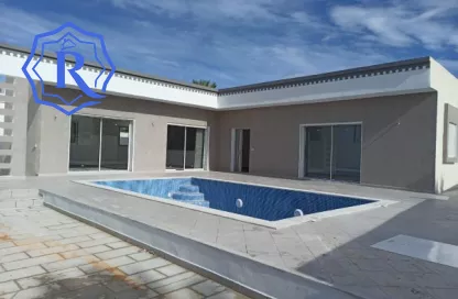 Villa moderne avec piscine à vendre en zone urbaine