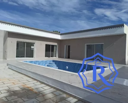 Villa moderne avec piscine à vendre en zone urbaine image-1