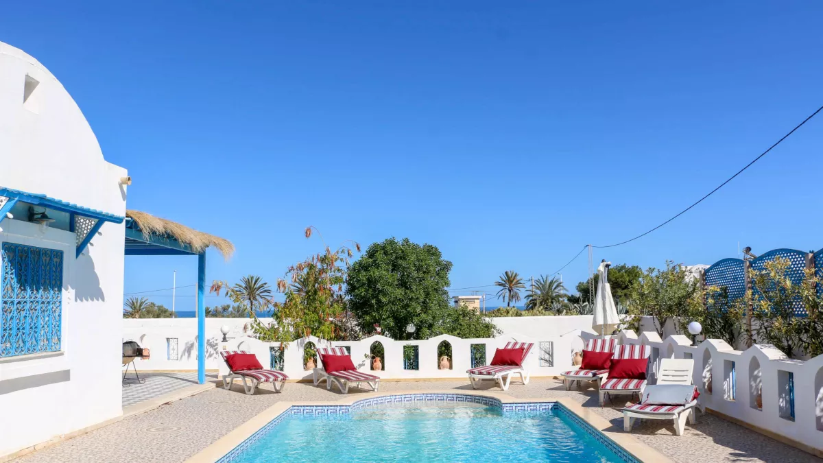 Villa di Lusso per Vacanze con Vista Mare e Piscina a Djerba