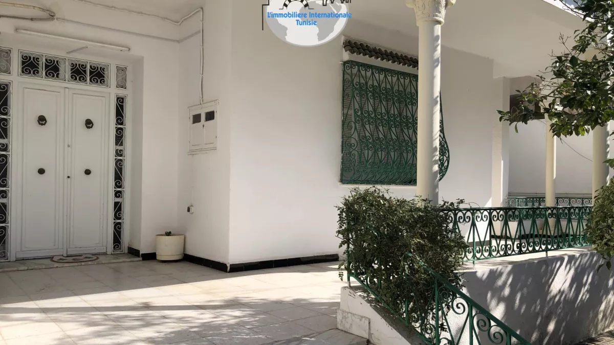 فيلا فاخرة وواسعة بالموقع الراقي بوحسينة، سوسة