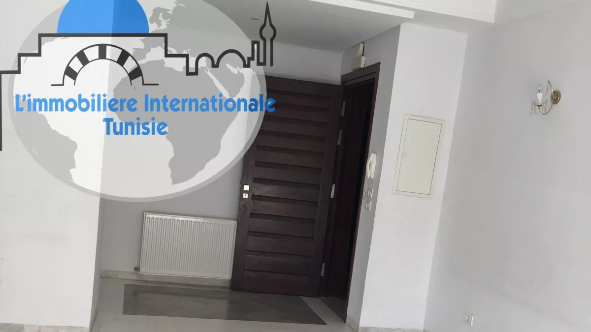 شقة جميلة من نوع S+3 في khuzaama Est، سوسة