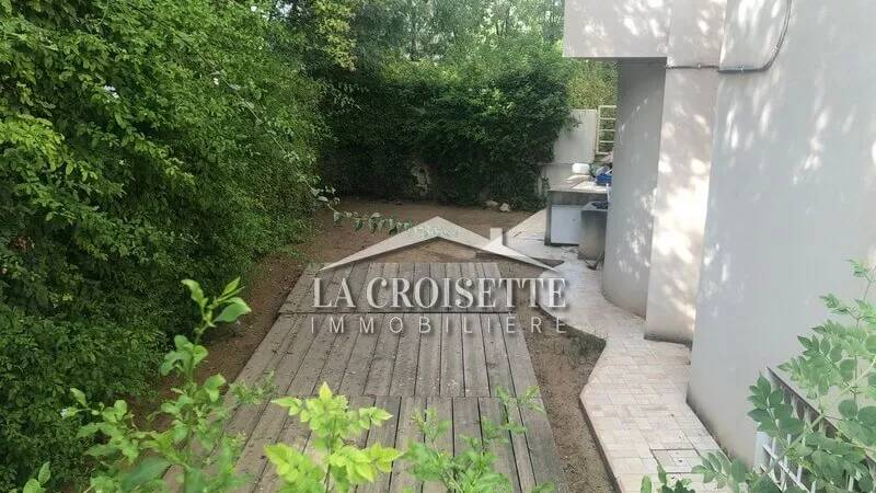 فيلا فاخرة S+4 في لاك 2، تونس: ملاذ من السلام والفخامة