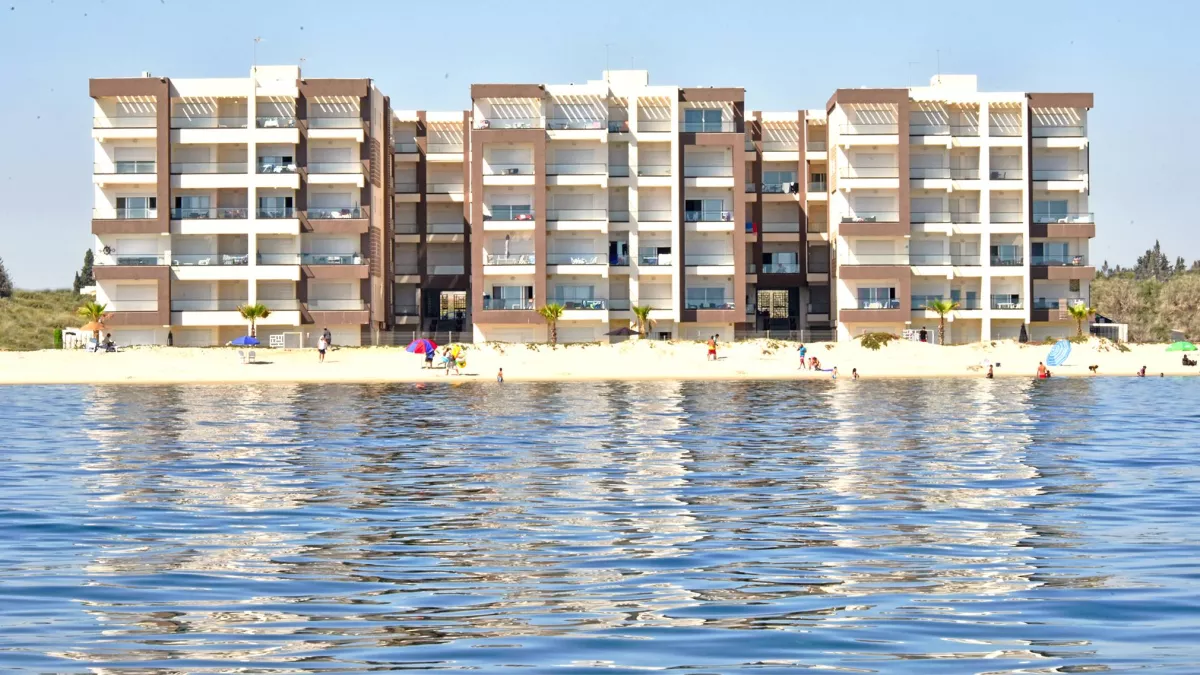 شقة مطلة على الماء الحلمية (2+1) للبيع في شط مريم، سوسة - ملاذ من الراحة