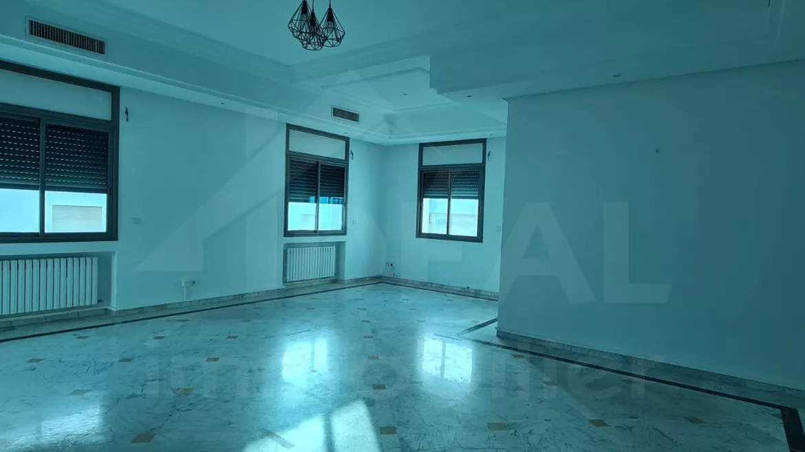 Exceptional 300M² Office Space for Rent at Berges du Lac1: The Ideal Workplace