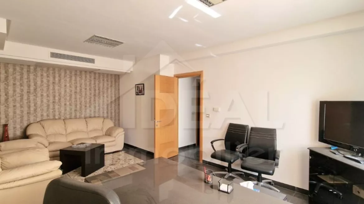 Ufficio Moderno in Vendita a Berges du Lac 2: Il Luogo di Lavoro Ideale