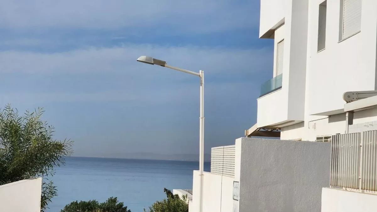 Appartamento Bianco - Hammamet: Vivere con i Piedi nell'Acqua e una Vista Mozzafiato!