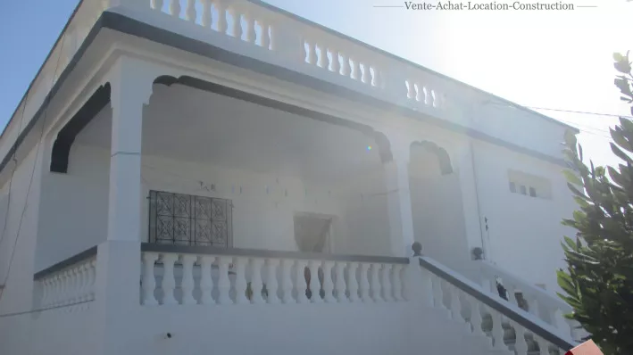 منزل مساحي على два طابق مع غاراج في أزمور، كلية