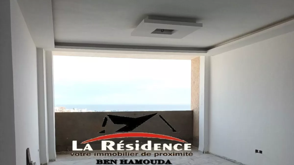 مرآب كبير على الطريق الرئيسي في برج غزال، بيزرت