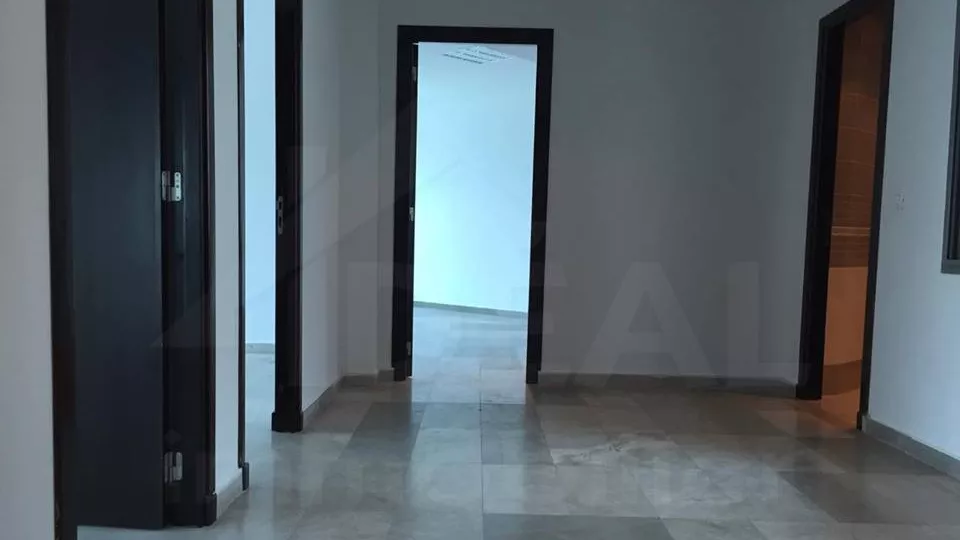 مساحة مكتبية فاخرة للاستئجار في بريج دو لاك 1: مكان العمل المثالي