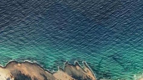 فرصة استثمارية 梦ية: أرض سياحية في بنزرت