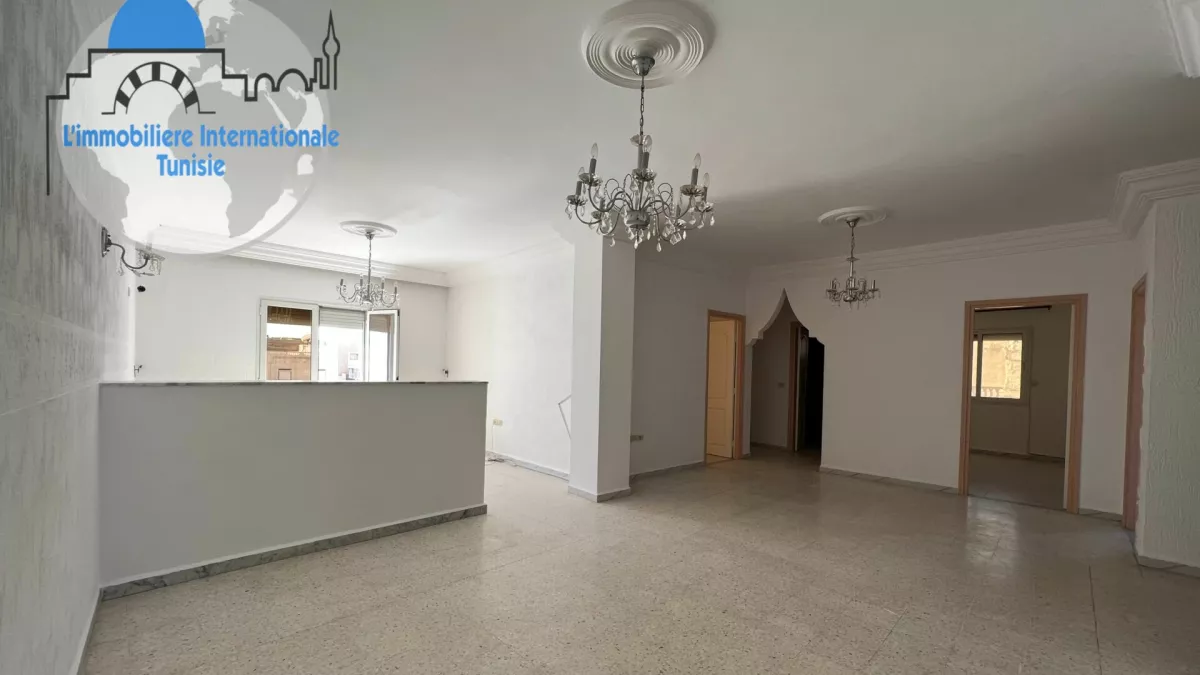 شقة S+3 في بوحسينة، سوسة: ملاذك الهادئ وسط المدينة