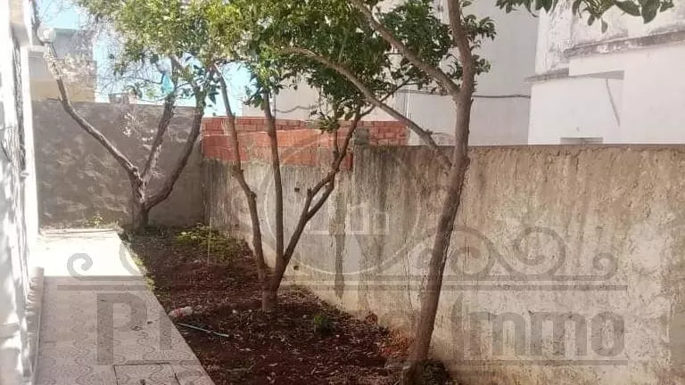 فيلا في الطابق الأرضي في عين مريم، بنزرت: بيتك الجديد المثالي!