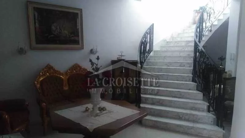 فيلا فاخرة S+5 في لامارسا: ملاذ من الفضاء والراحة