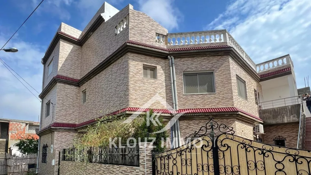 فيلا فاخرة على ثلاثة طوابق في رفراف، بنزرت – فرصة عقارية استثنائية للشراء