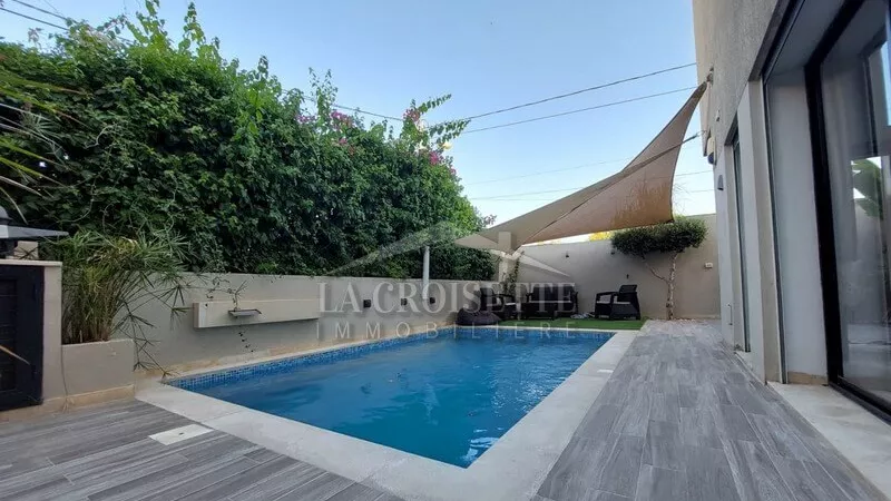 شقة أرضية S+3 في لا سوقرة للإيجار | حديقة خاصة وبركة سباحة