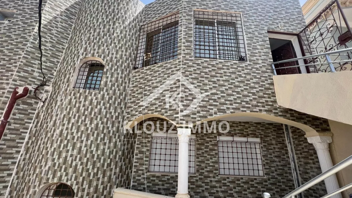 فيلا فاخرة على ثلاثة مستويات في سيتي دي لا سانتي، بنزرت