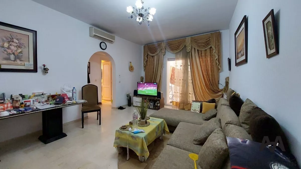 Außergewöhnliche Gelegenheit: 1 Schlafzimmer + 2 Zimmer Wohnung mit Balkon in Cité Riadh, Nabeul