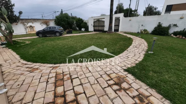 Luxury Villa with Pool in La Soukra