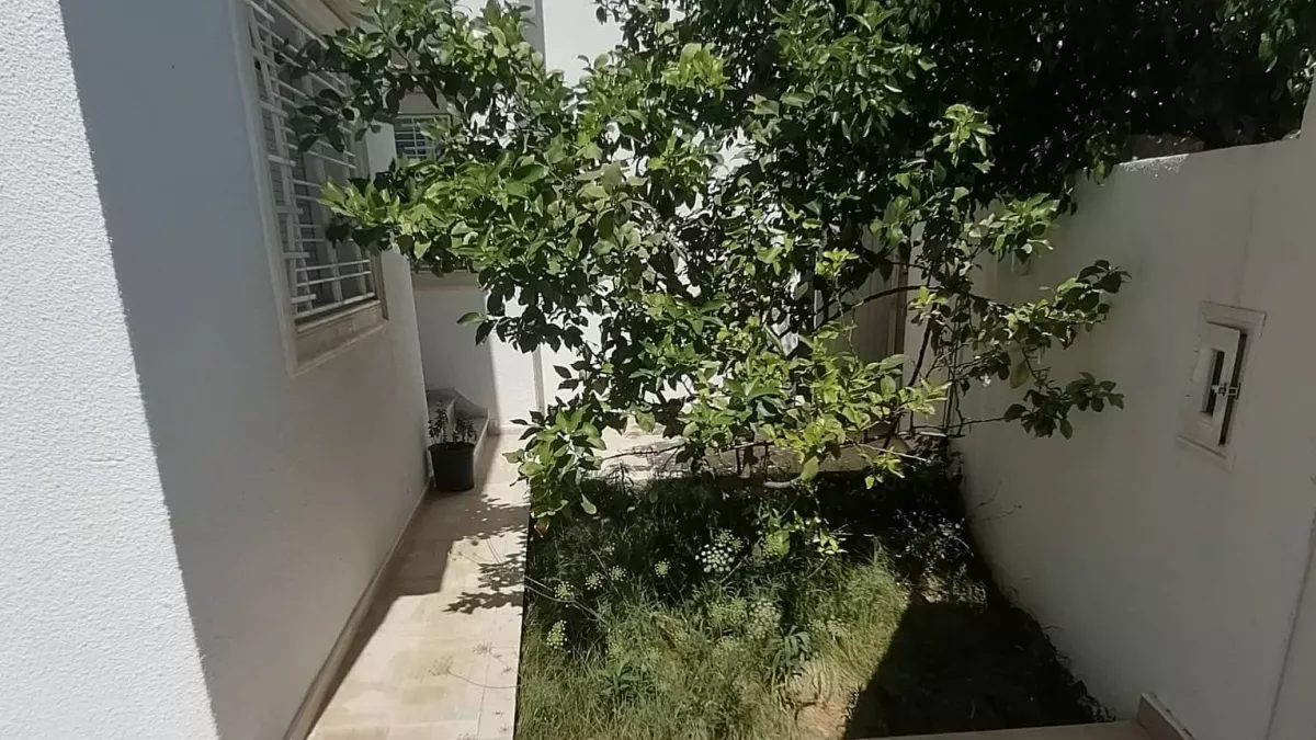 فيلا فاخرة من طابقين في سيتي مورا، نابل: جنة من السلام والفخامة تحت إصبعك