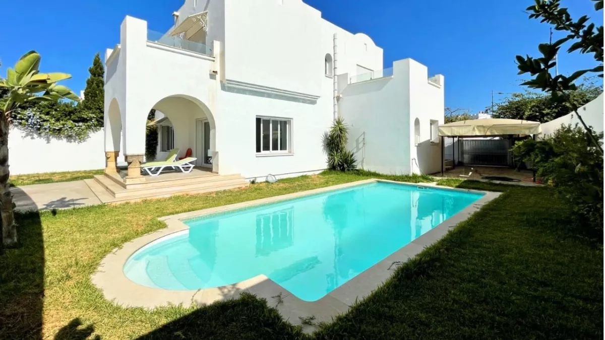 فيلا فاخرة في مارينا الجمارك: ملاذك الساحر