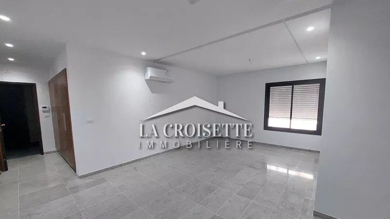 شقة فاخرة من نوع S+3 في جاردنز دي كارثاج: ملاذ من الراحة والأمان